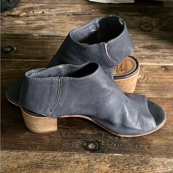 Mimosa blue leather bootie with open toe - Picture 6 of 6